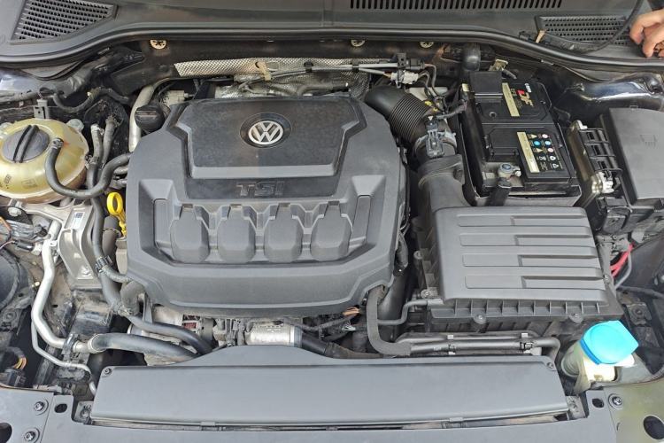 Used Volkswagen Passat 2019 330TSI Elite Edition China VI Engine Bay