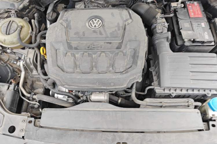 Used Volkswagen Passat 2019 330TSI Luxury Edition China VI Standard Engine Bay