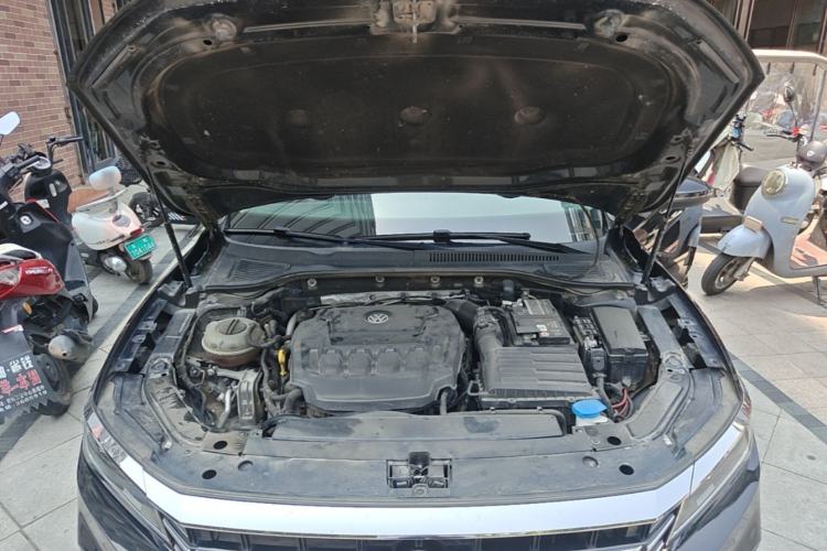 Used Volkswagen Passat 2019 330TSI Elite Edition China VI Engine Bay