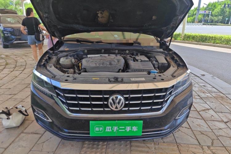 Used Volkswagen Passat 2019 330TSI Luxury Edition China VI Standard Engine Bay