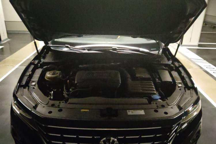 Used Volkswagen Passat 2019 380TSI Luxury Edition China VI Standard Engine Bay