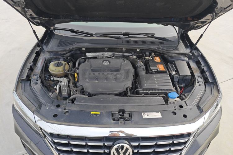 Used Volkswagen Passat 2019 330TSI Luxury Edition China VI Standard Engine Bay