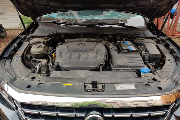 Used Volkswagen Passat 2019 330TSI Luxury Edition China V Standard Engine Bay