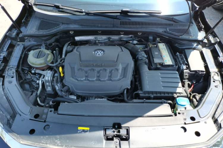 Used Volkswagen Passat 2019 330TSI Luxury Edition China VI Standard Engine Bay