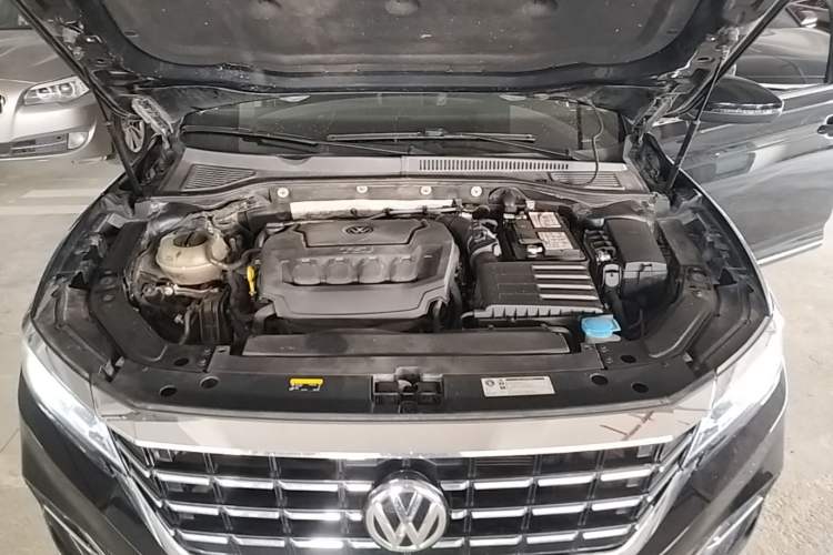 Used Volkswagen Passat 2019 330TSI Elite Edition China VI Engine Bay