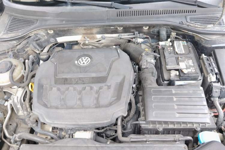 Used Volkswagen Passat 2019 330TSI Luxury Edition China VI Standard Engine Bay