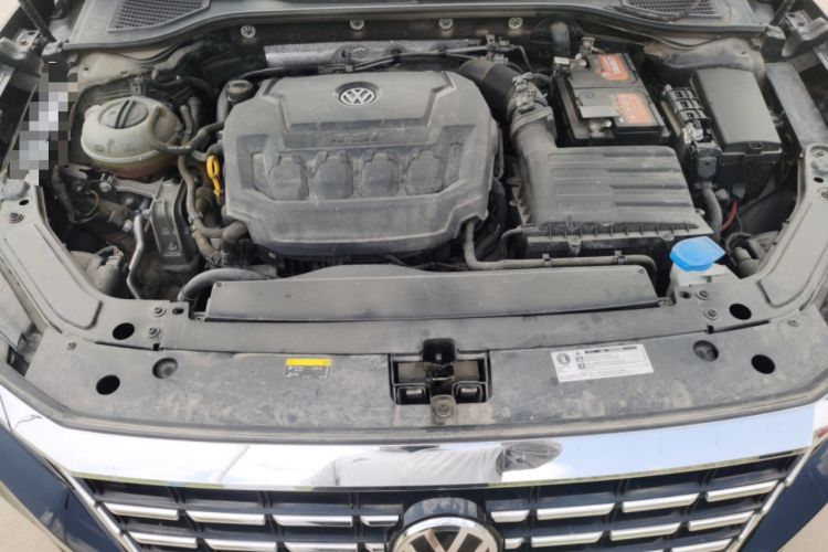 Used Volkswagen Passat 2019 330TSI Luxury Edition China VI Standard Engine Bay