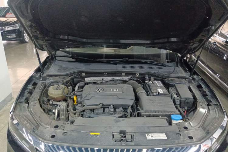 Used Volkswagen Passat 2019 380TSI Luxury Edition China VI Standard Engine Bay