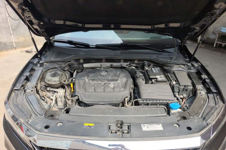 Used Volkswagen Passat 2019 330TSI Luxury Edition China VI Standard Engine Bay