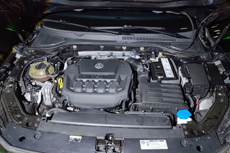 Used Volkswagen Passat 2019 330TSI Luxury Edition China VI Standard Engine Bay