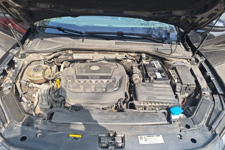 Used Volkswagen Passat 2019 330TSI Luxury Edition China VI Standard Engine Bay