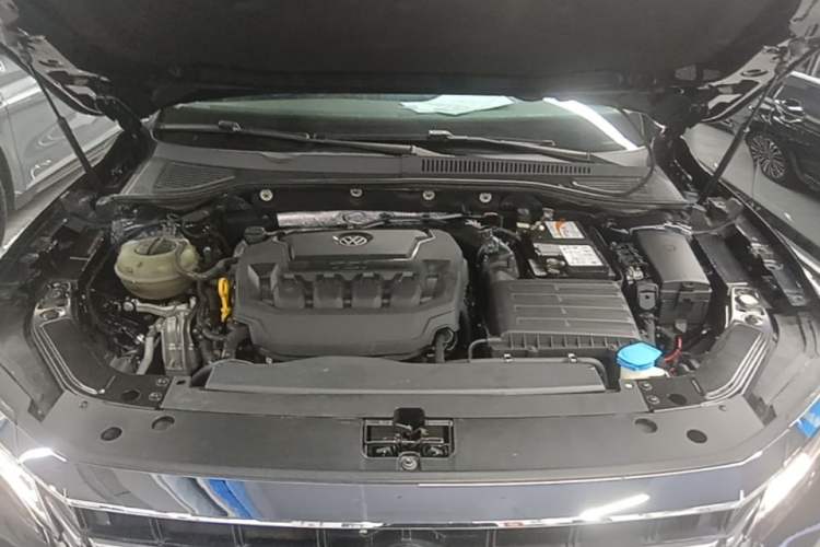 Used Volkswagen Passat 2019 330TSI Luxury Edition China V Standard Engine Bay