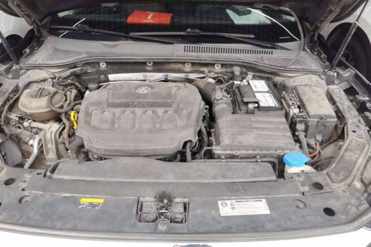 Used Volkswagen Passat 2019 330TSI Elite Edition China VI Engine Bay