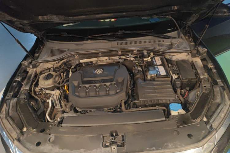 Used Volkswagen Passat 2019 330TSI Elite Edition China VI Engine Bay