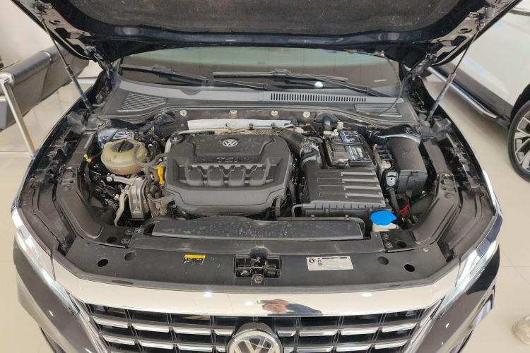 Used Volkswagen Passat 2019 330TSI Luxury Edition China VI Standard Engine Bay