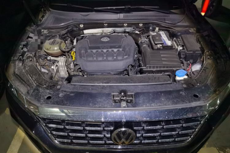 Used Volkswagen Passat 2019 330TSI Luxury Edition China VI Standard Engine Bay