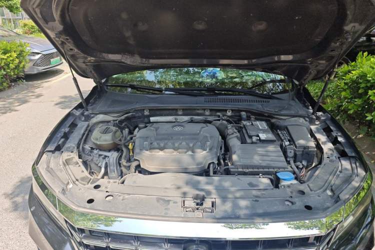 Used Volkswagen Passat 2019 330TSI Elite Edition China VI Engine Bay