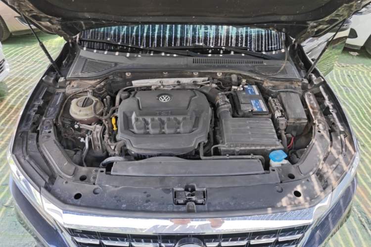 Used Volkswagen Passat 2019 330TSI Luxury Edition China VI Standard Engine Bay