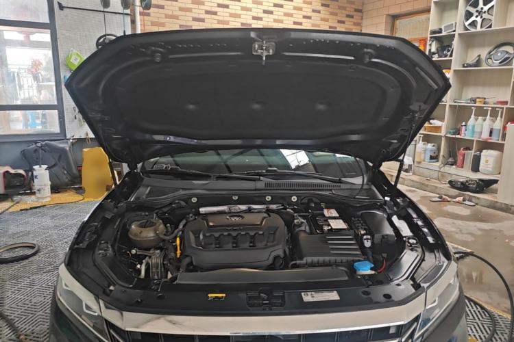 Used Volkswagen Passat 2019 330TSI Elite Edition China VI Engine Bay