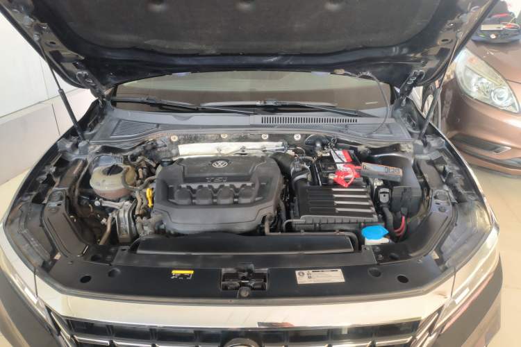Used Volkswagen Passat 2019 330TSI Elite Edition China VI Engine Bay