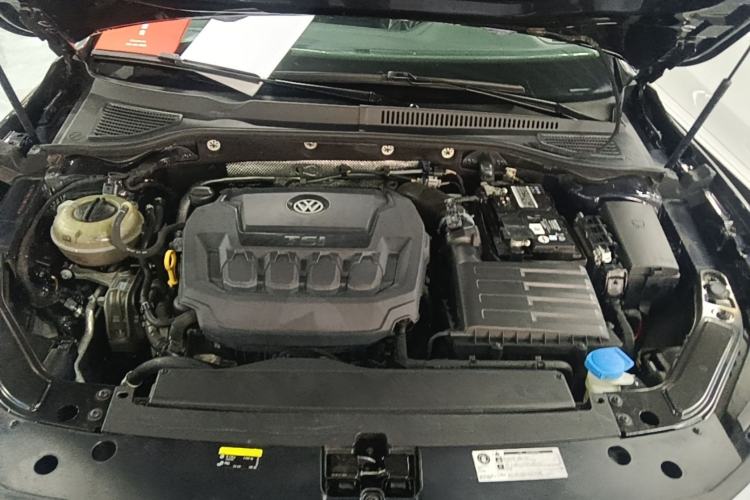 Used Volkswagen Passat 2019 330TSI Luxury Edition China VI Standard Engine Bay