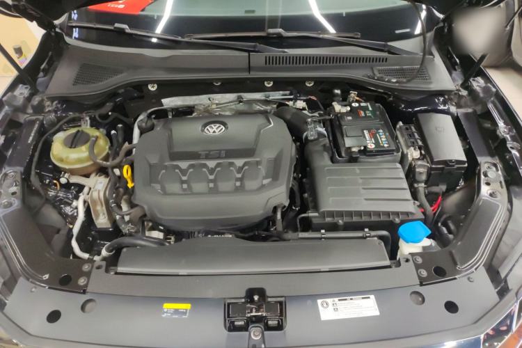Used Volkswagen Passat 2019 330TSI Luxury Edition China VI Standard Engine Bay