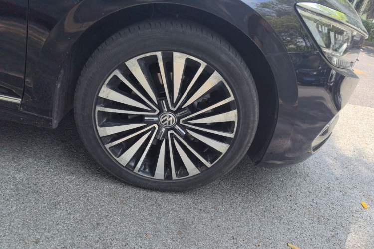 Used Volkswagen Passat 2019 330TSI Luxury Edition China VI Standard Exterior 1