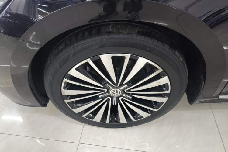 Used Volkswagen Passat 2019 330TSI Luxury Edition China VI Standard Exterior 4