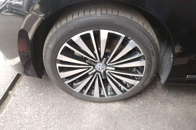 Used Volkswagen Passat 2019 330TSI Luxury Edition China VI Standard Exterior 4