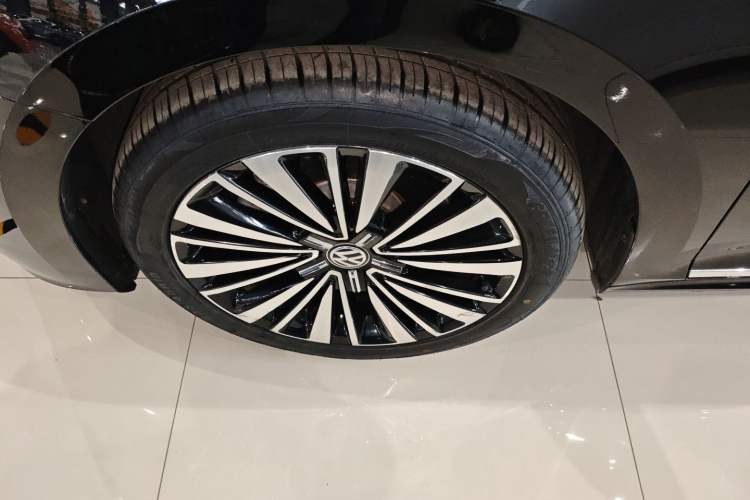 Used Volkswagen Passat 2019 330TSI Luxury Edition China VI Standard Exterior 4