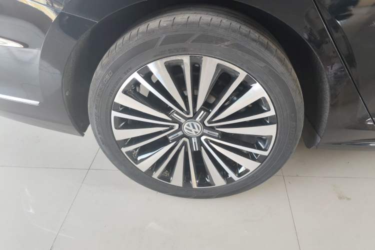 Used Volkswagen Passat 2019 330TSI Luxury Edition China VI Standard Exterior 5