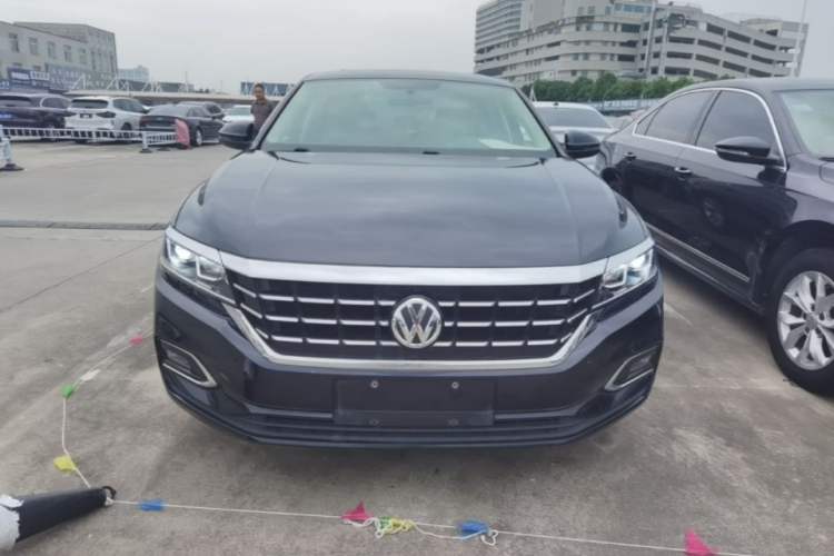 Used Volkswagen Passat 2019 280TSI Business Edition China VI Front