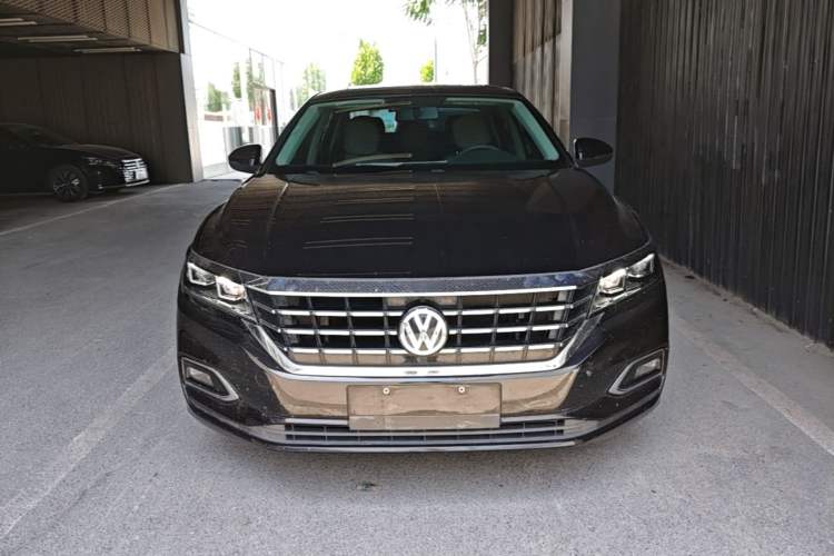Used Volkswagen Passat 2019 280TSI Business Edition China VI Front