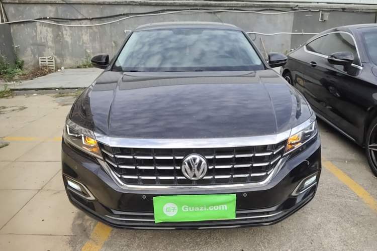 Used Volkswagen Passat 2019 330TSI Elite Edition China VI Front