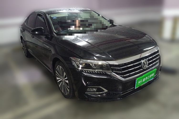Used Volkswagen Passat 2019 330TSI Luxury Edition China VI Standard Front Right 45 Deg