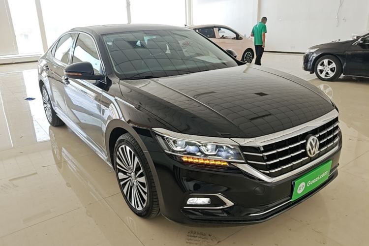 Used Volkswagen Passat 2019 330TSI Luxury Edition China VI Standard Front Right 45 Deg