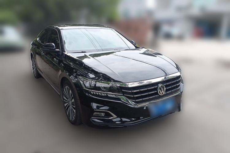 Used Volkswagen Passat 2019 330TSI Luxury Edition China VI Standard Front Right 45 Deg