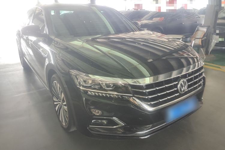 Used Volkswagen Passat 2019 330TSI Luxury Edition China VI Standard Front Right 45 Deg