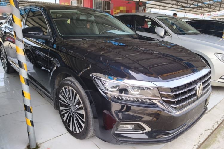 Used Volkswagen Passat 2019 330TSI Luxury Edition China VI Standard Front Right 45 Deg
