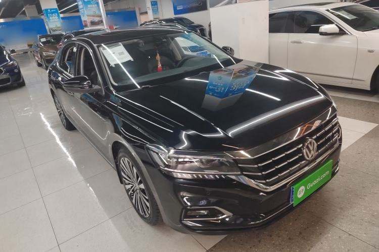 Used Volkswagen Passat 2019 330TSI Luxury Edition China VI Standard Front Right 45 Deg