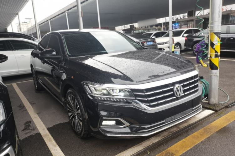 Used Volkswagen Passat 2019 330TSI Prestige Edition China VI Standard Front Right 45 Deg