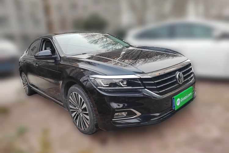 Used Volkswagen Passat 2019 330TSI Elite Edition China VI Front Right 45 Deg
