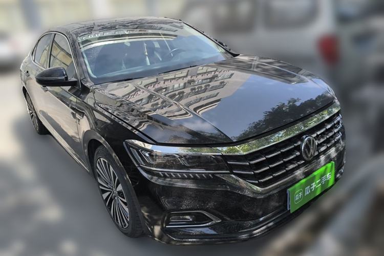 Used Volkswagen Passat 2019 330TSI Luxury Edition China VI Standard Front Right 45 Deg