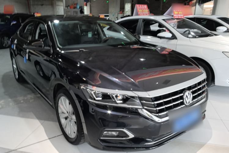 Used Volkswagen Passat 2019 330TSI Elite Edition China VI Front Right 45 Deg