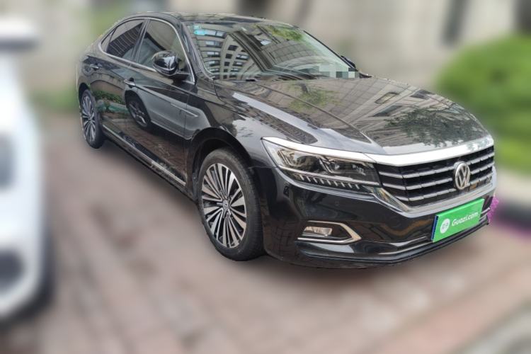 Used Volkswagen Passat 2019 330TSI Luxury Edition China VI Standard Front Right 45 Deg