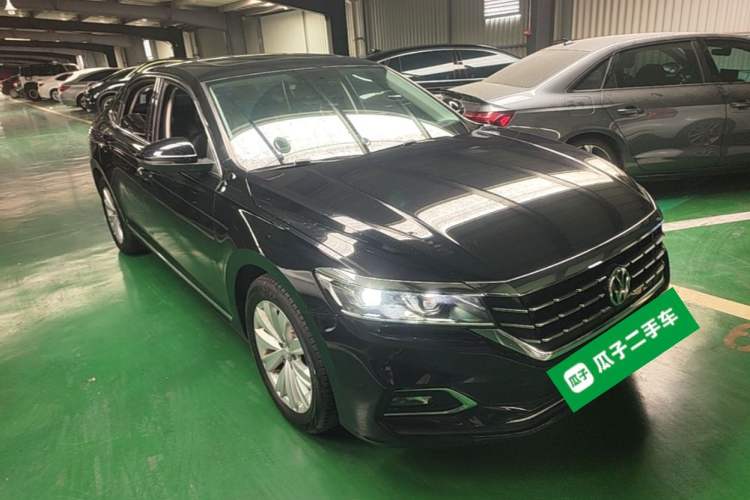 Used Volkswagen Passat 2019 330TSI Elite Edition China VI Front Right 45 Deg