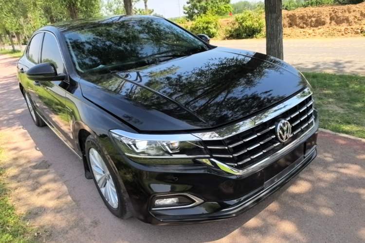Used Volkswagen Passat 2019 330TSI Elite Edition China VI Front Right 45 Deg