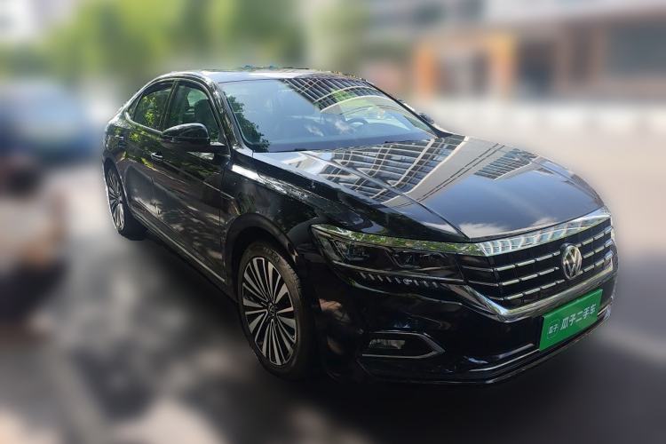 Used Volkswagen Passat 2019 330TSI Luxury Edition China VI Standard Front Right 45 Deg
