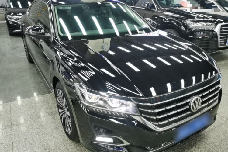 Used Volkswagen Passat 2019 330TSI Luxury Edition China VI Standard Front Right 45 Deg