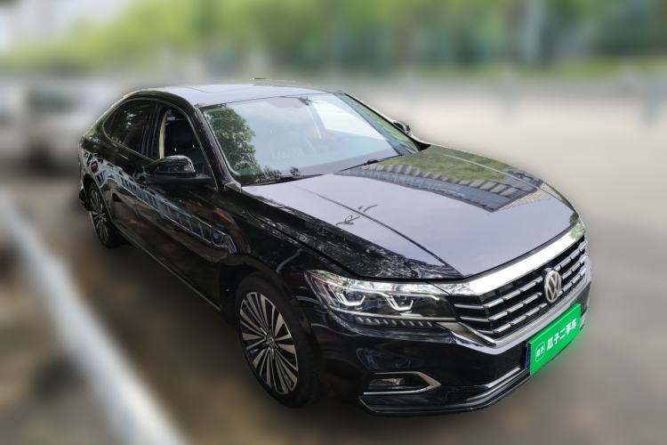 Used Volkswagen Passat 2019 330TSI Luxury Edition China VI Standard Front Right 45 Deg